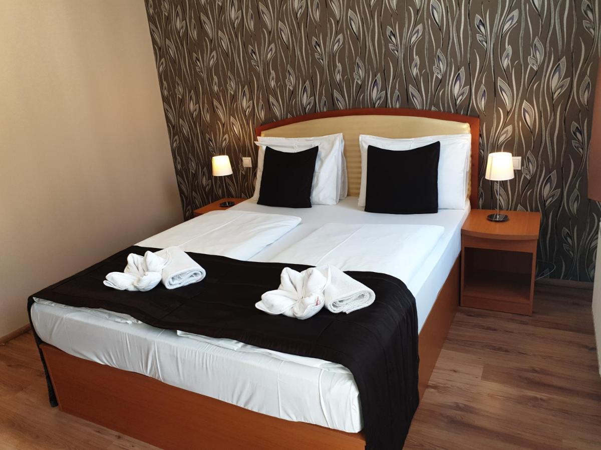 Готель Six 3*