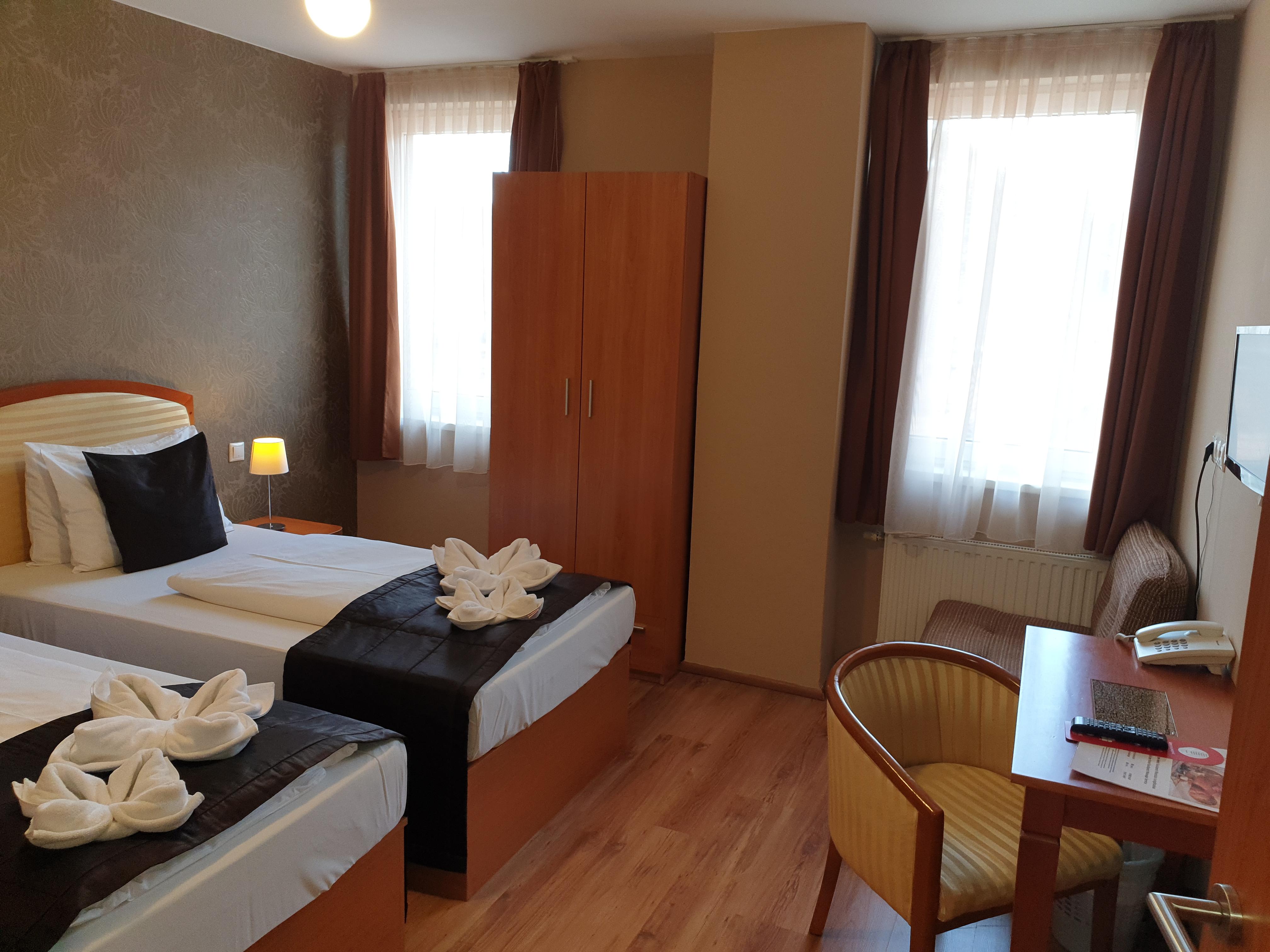 Six Готель 3*