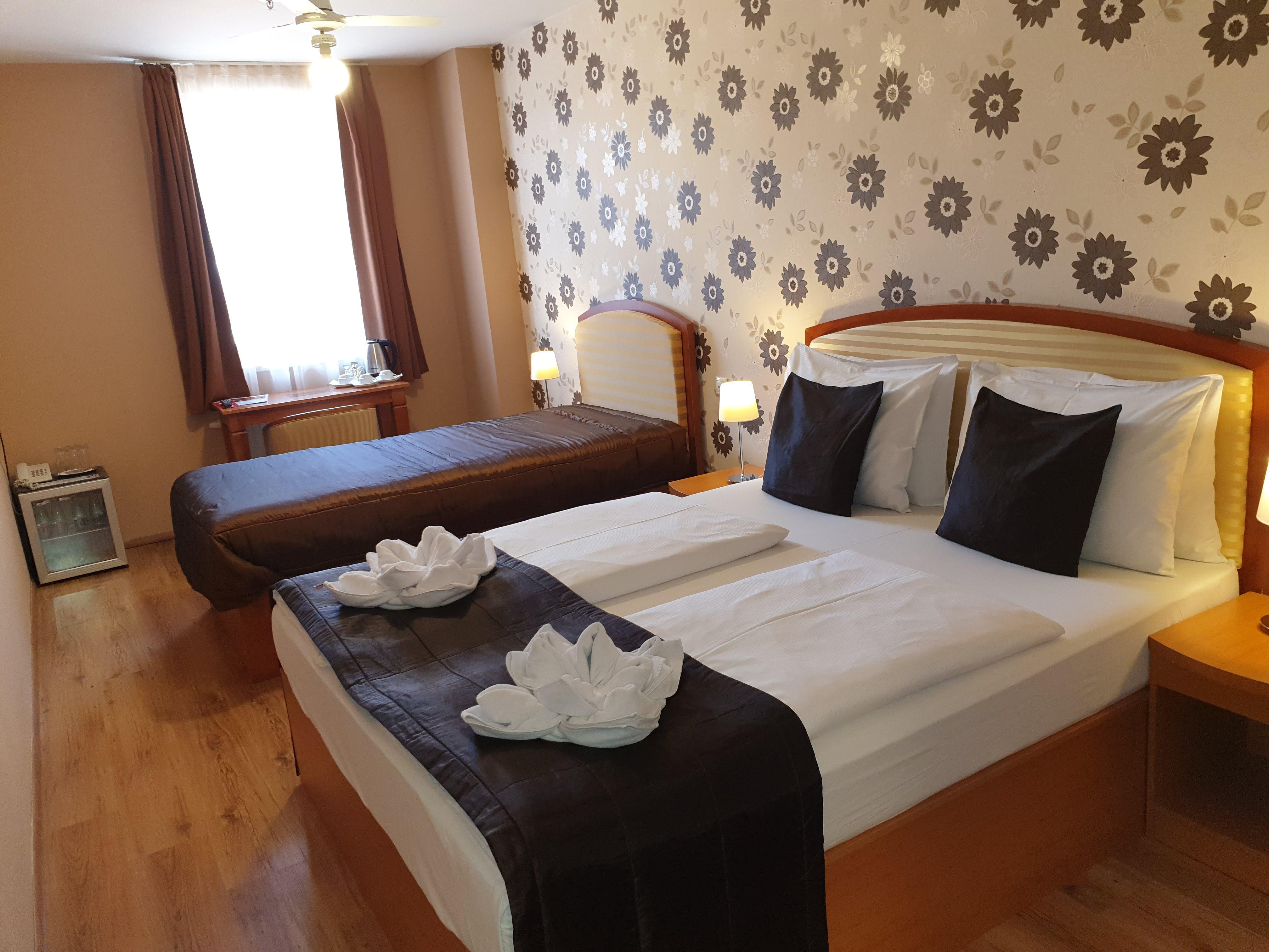 Six Hotel