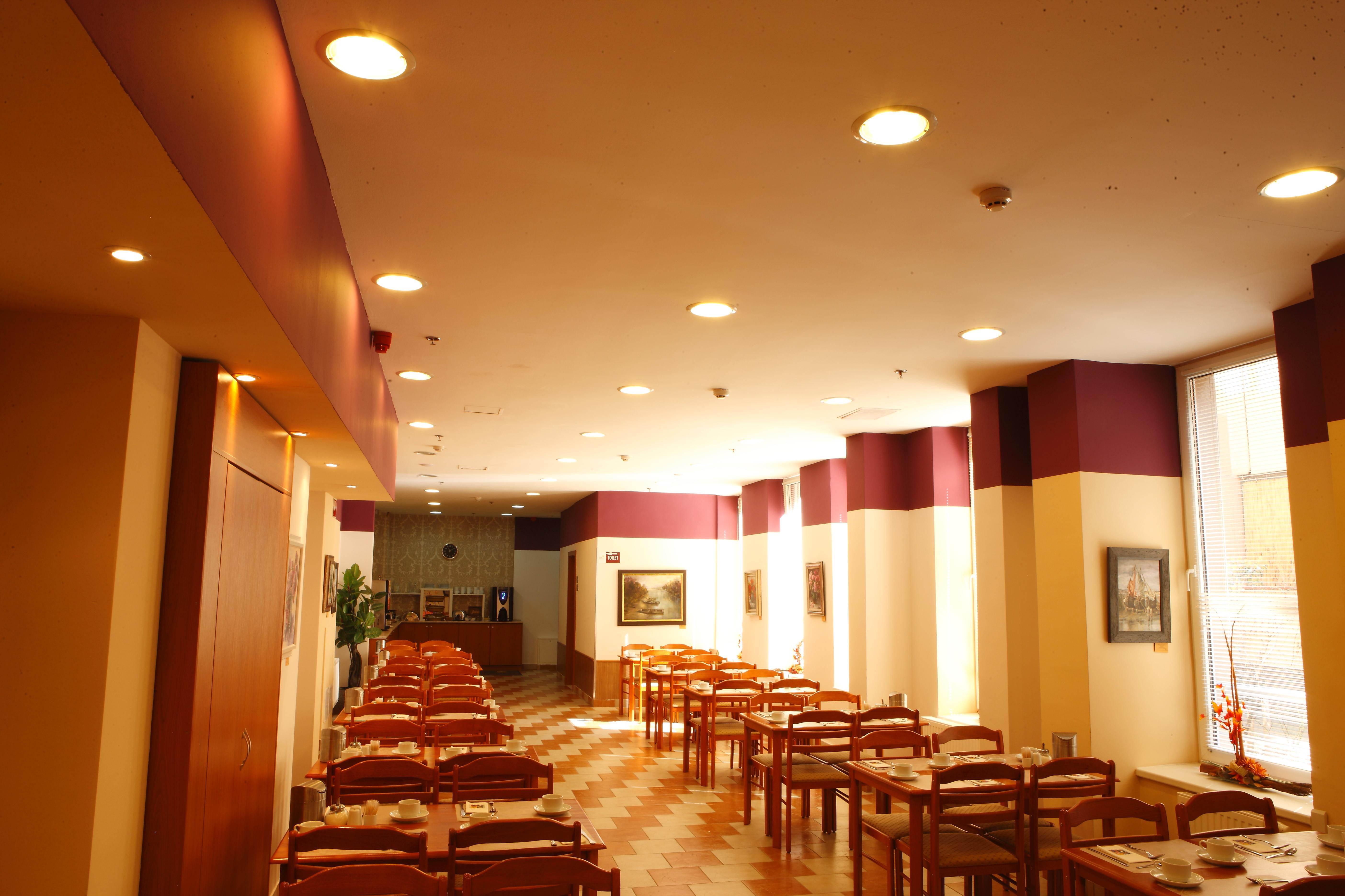 Hotel Six